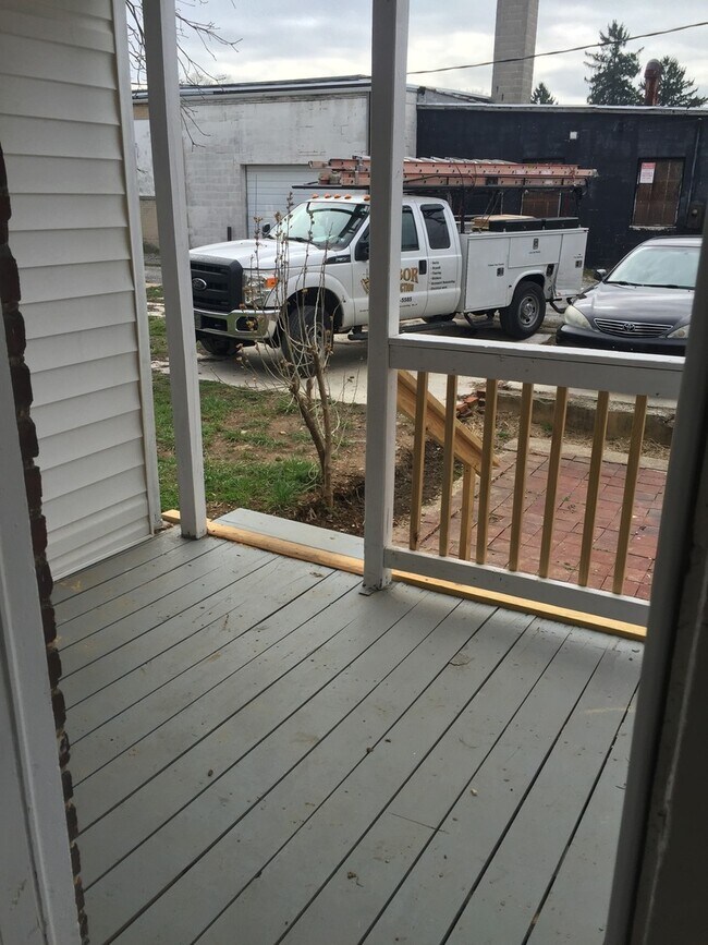 Building Photo - 5 Bedroom, 1 Bath, Parking-York City SD