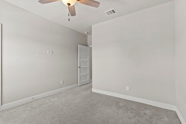 Building Photo - 1703 Wipprecht St
