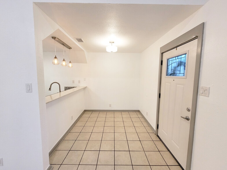 Building Photo - 920 Sirocco Dr