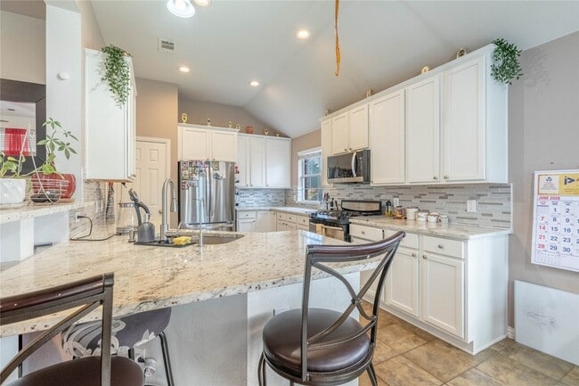 Building Photo - 2324 Crestridge Dr