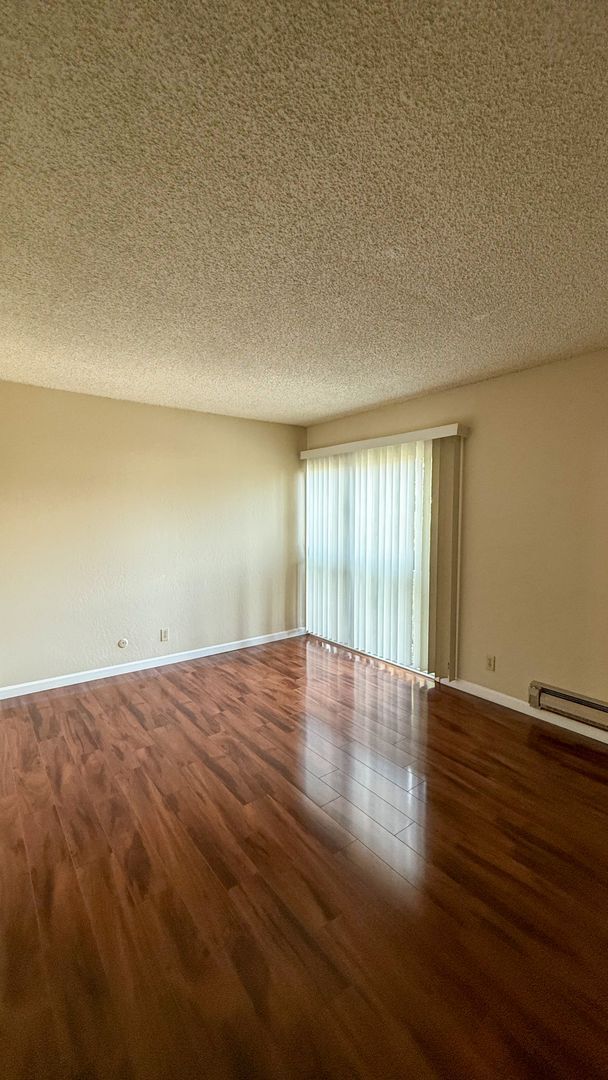 Building Photo - Clean, Comfortable, and Quiet Top-Floor Co...