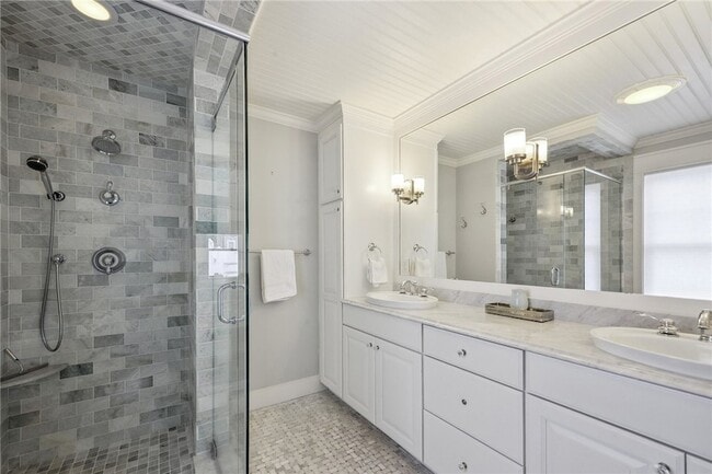 Building Photo - 67 Caswell St