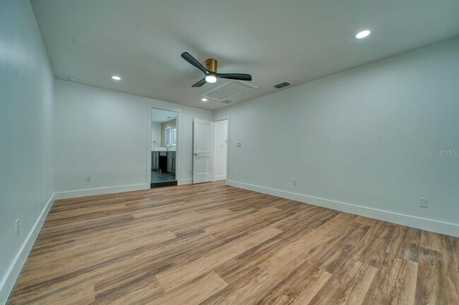 Building Photo - 1542 Sugarwood Cir