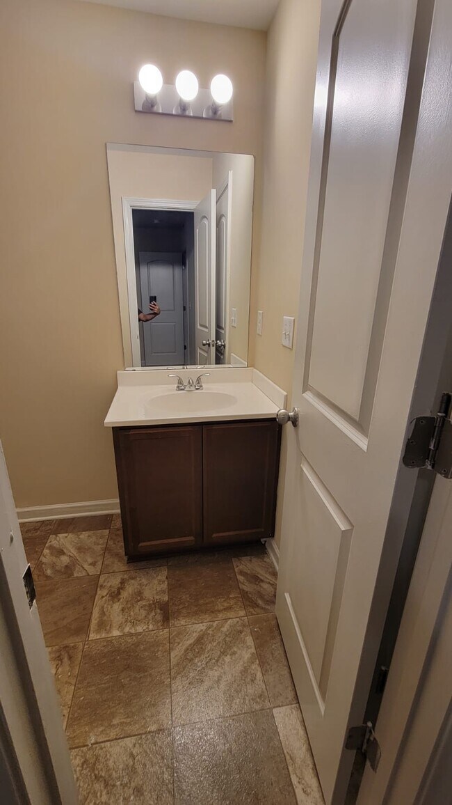 Building Photo - 2545 Piering Dr