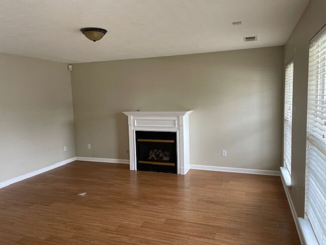Building Photo - 10618 Irvin Pines Dr