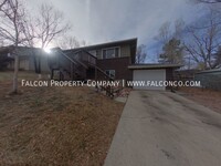 Building Photo - 810 Pioneer Ln