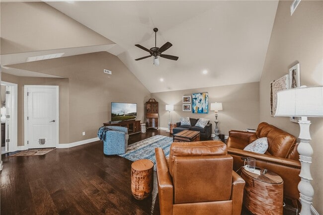 Building Photo - 3301 SW Stonepoint Ave