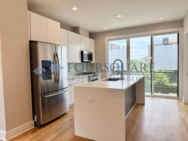 Building Photo - Beautiful  3-Bed / 3.5-Bath End-Unit Townhome with Rooftop Patio, Skyline Views & Climate-Control...
