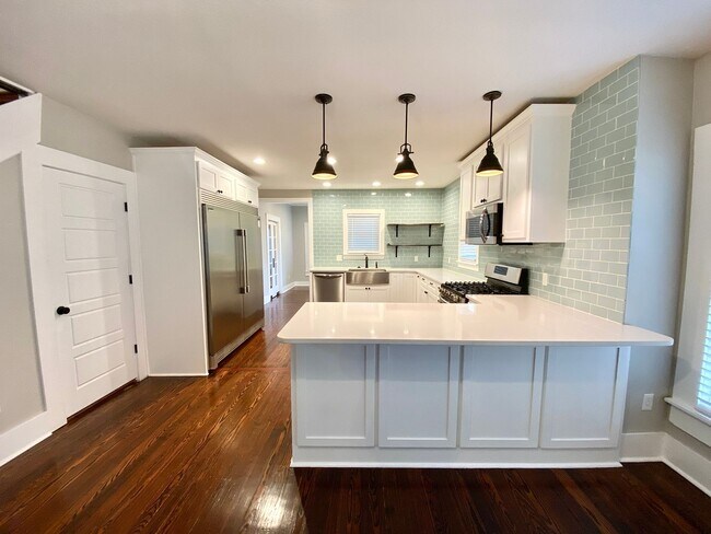 Building Photo - Swan Lake Luxury Bungalow