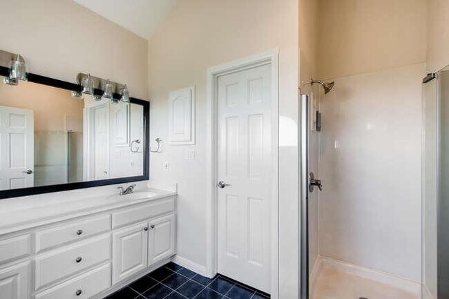 Building Photo - 400 Canyon Rim Dr
