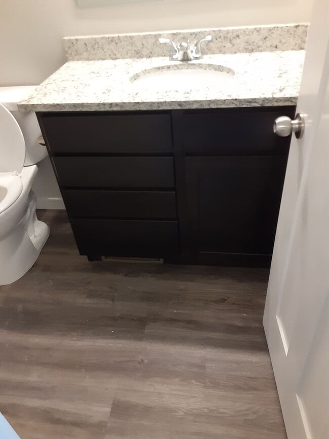 Building Photo - Modern Living in a 3-Bed, 2-Bath Townhome with Attached 2 Car Garage