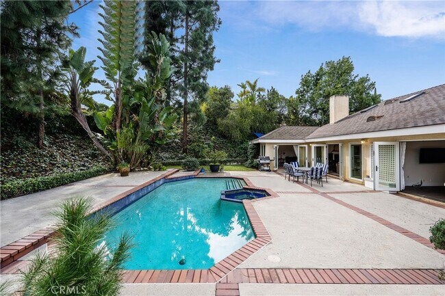Building Photo - 3150 Dona Maria Dr