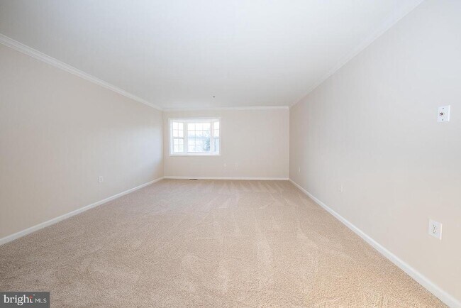 Building Photo - 335 Paoli Pointe Dr