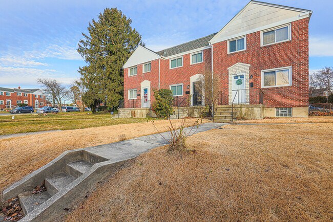 Building Photo - 3 Bedroom home Parkville with Parking