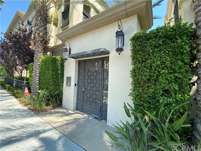 Building Photo - 524 S Anaheim Blvd