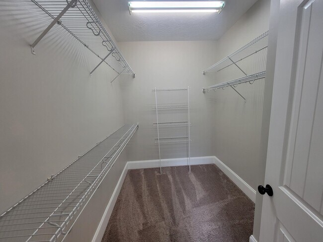 Building Photo - 627 Burgamy Pass