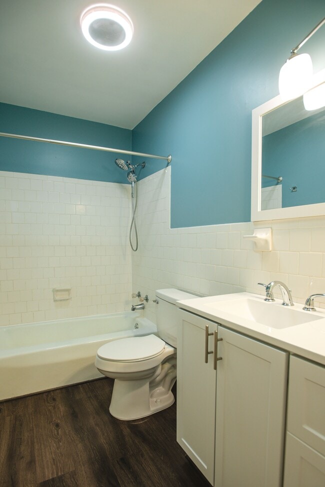 Building Photo - 2109 Lauderdale Dr