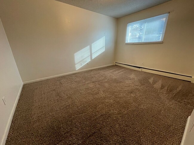 Building Photo - 736 37th Ave