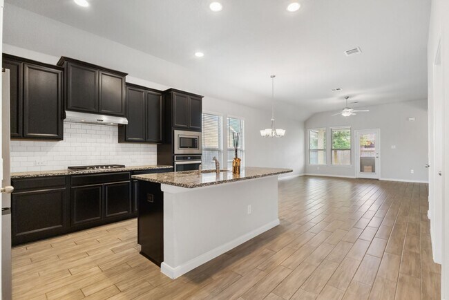 Building Photo - 2033 Market Trl
