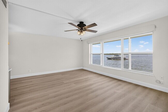 Building Photo - 52 Yacht Club Dr