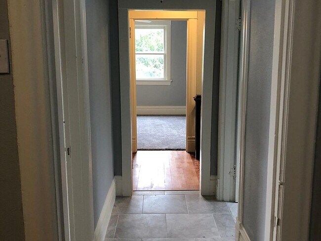 Building Photo - 1422 SE 34th Ave