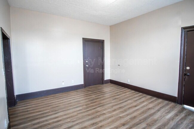 Building Photo - 1709 E 5th Ave