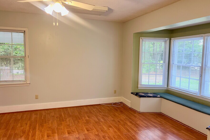 Building Photo - 4602 Norwich Rd