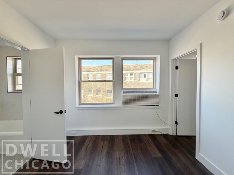 Building Photo - 5634 N Clark St