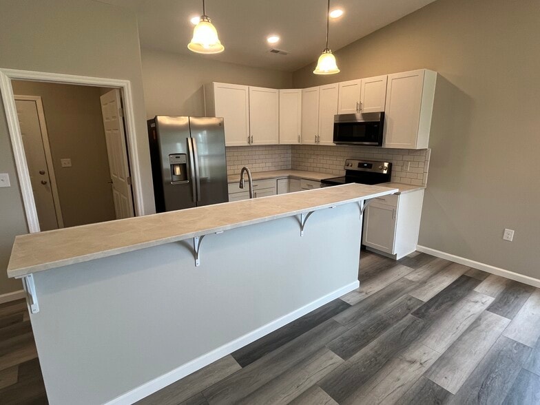 Building Photo - 118 Burgundy Dr