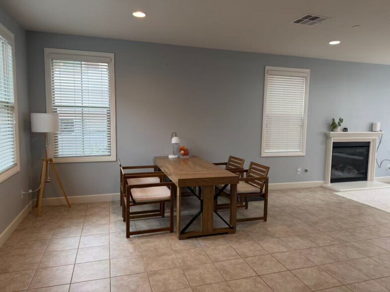 Building Photo - 161 Coyote Brush