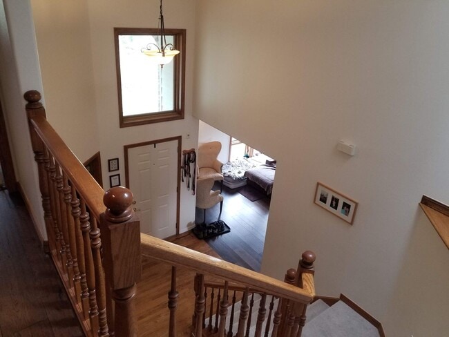 Building Photo - Welcoming 5 bed 3.5 bath South Hills Home