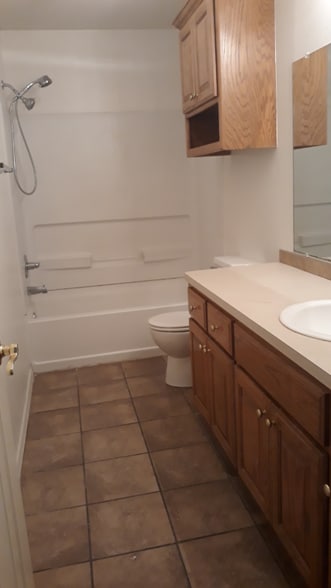 Building Photo - 1229 Lakeview Estates Dr