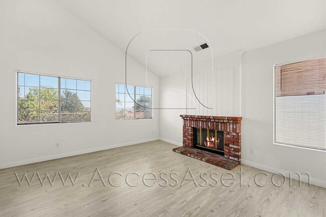 Building Photo - 15630 Half Moon Dr