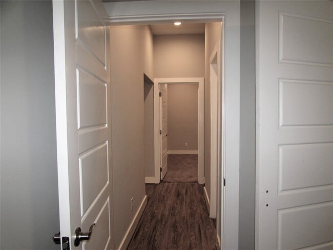 Building Photo - 3249 Dixie Dr