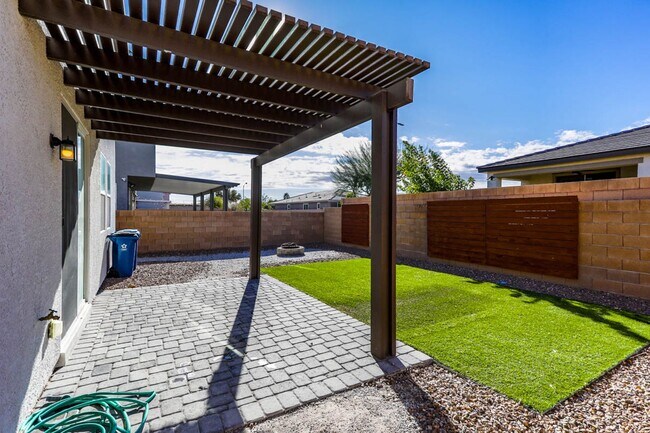 Building Photo - Beautiful 3 Bedroom Home, In Gated Community, Convenient To Nellis AFB