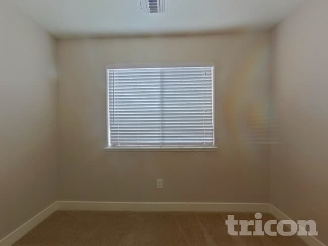 Building Photo - 2371 Coronado Ct