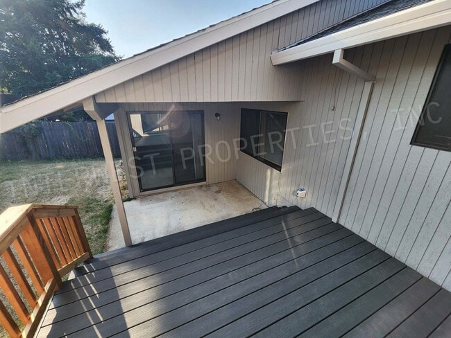 Building Photo - 3 bd 2ba Ranch Style Home with Deck, Fence...