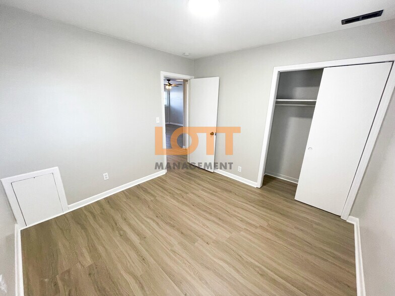 Building Photo - 2404 E Lee Rd