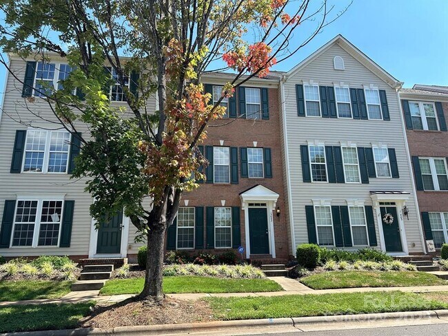 Primary Photo - 15683 King Louis Ct
