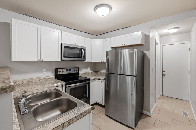 Building Photo - Charming 1 Bedroom, 1 Bath Home Minutes Fr...