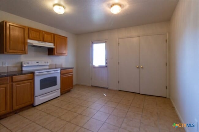 Building Photo - 400 Justin Ln
