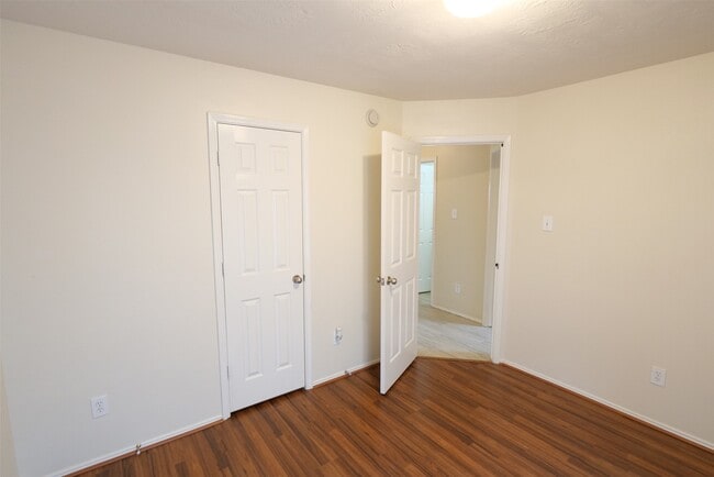 Building Photo - 2802 Harte Ct