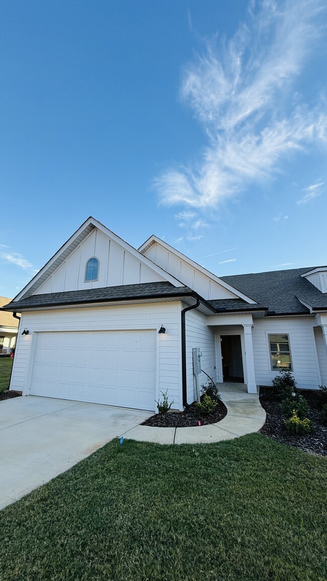 Building Photo - 25150 Addlestone Dr