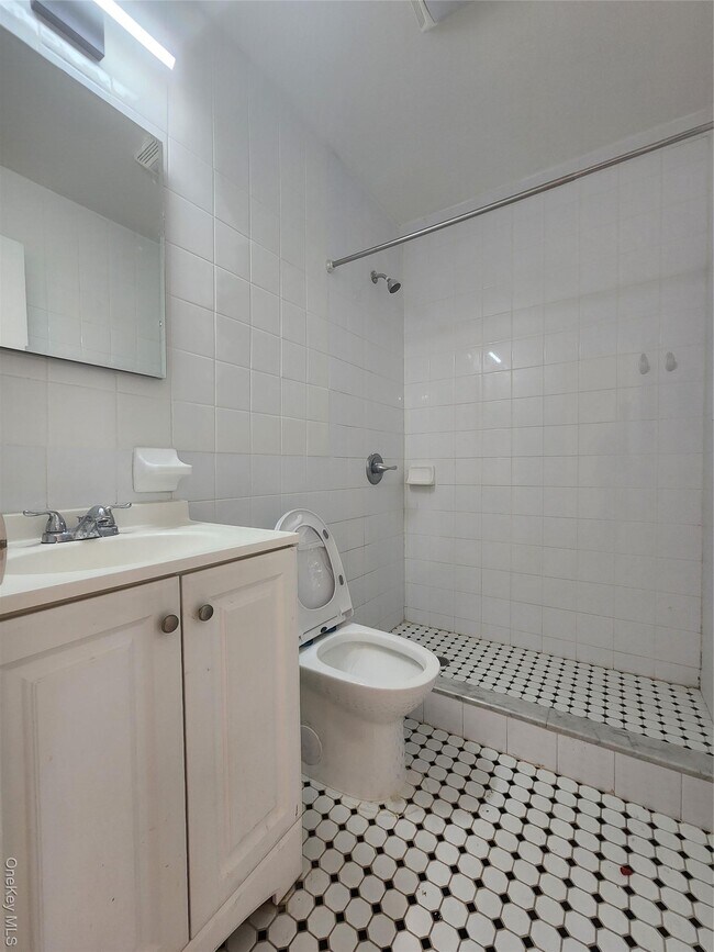 Building Photo - 61-21 159th St