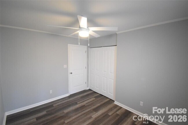 Building Photo - 924 Edgegreen Dr