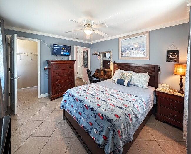 Building Photo - 814 67th St S