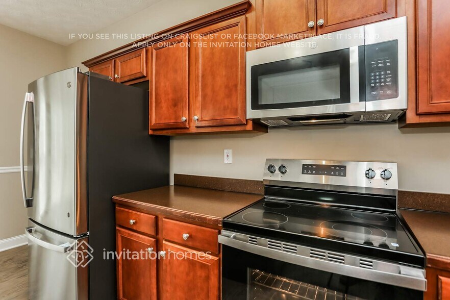 Building Photo - 225 Hedgewood Dr