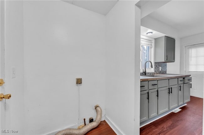 Building Photo - 9618 Willard Ave