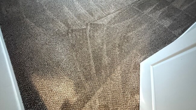 Building Photo - 3 Bedroom, 2 Bathroom Home in Desirable Tulare Neighborhood