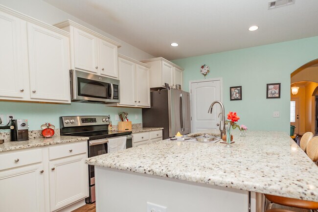 Building Photo - 668 Teal St